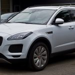 Jaguar_E-Pace_D180_AWD_S_–_Frontansicht,_24._Juni_2018_Düsseldorf